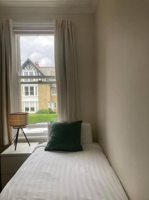 Spacious & Bright 3 Bed Harrogate Apartment Zewnętrze zdjęcie